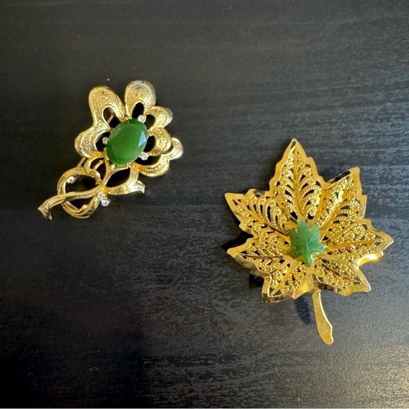 Set of 2 💛 Vintage Gold Tone Nature-Inspired Brooch Set with Green Jade Stones - Picture 16 of 16